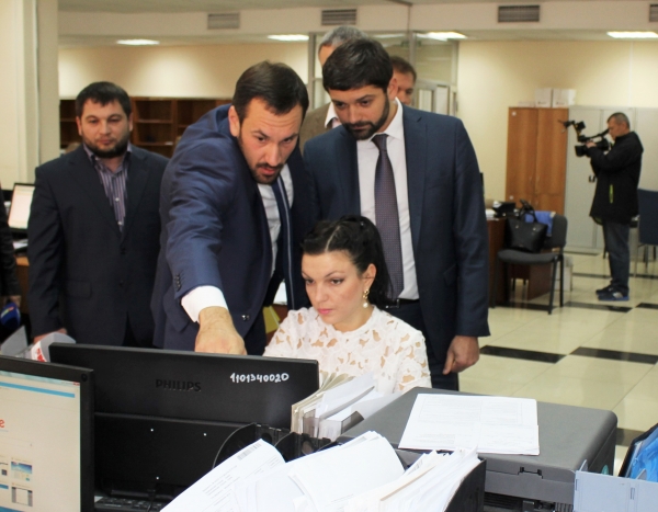 Председатель Госкомрегистра провел рабочую встречу с новоизбранным депутатом Госдумы РФ по проблемным вопросам сферы учёта и регистрации - «Госкомрегистр»