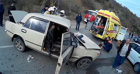 Спасатели Судакского отряда «КРЫМ-СПАС» деблокировали пострадавшего в результате ДТП на трассе «Алушта-Судак-Феодосия» - «МЧС»