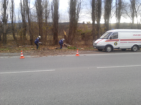 Спасатели «КРЫМ-СПАС» ликвидируют последствия непогоды - «МЧС» Спасатели «КРЫМ-СПАС» ликвидируют последствия непогоды - «МЧС»