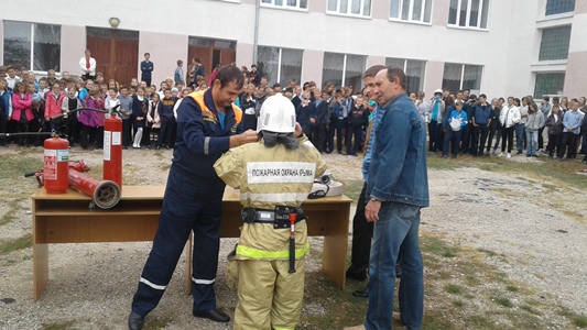 Сотрудники ГКУ РК «Пожарная охрана Республики Крым» продолжают проводить уроки по пожарной безопасности для детей - «МЧС» Сотрудники ГКУ РК «Пожарная охрана Республики Крым» продолжают проводить уроки по пожарной безопасности для детей - «МЧС»