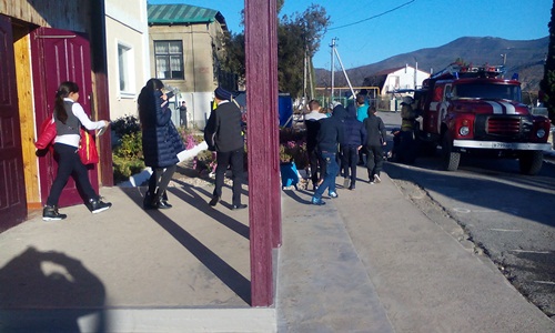 Сотрудники ГКУ РК «Пожарная охрана Республики Крым» продолжают проводить уроки по пожарной безопасности для детей - «МЧС» Сотрудники ГКУ РК «Пожарная охрана Республики Крым» продолжают проводить уроки по пожарной безопасности для детей - «МЧС»