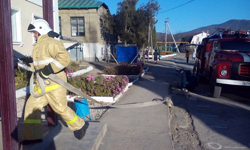 Сотрудники ГКУ РК «Пожарная охрана Республики Крым» продолжают проводить уроки по пожарной безопасности для детей - «МЧС» Сотрудники ГКУ РК «Пожарная охрана Республики Крым» продолжают проводить уроки по пожарной безопасности для детей - «МЧС»