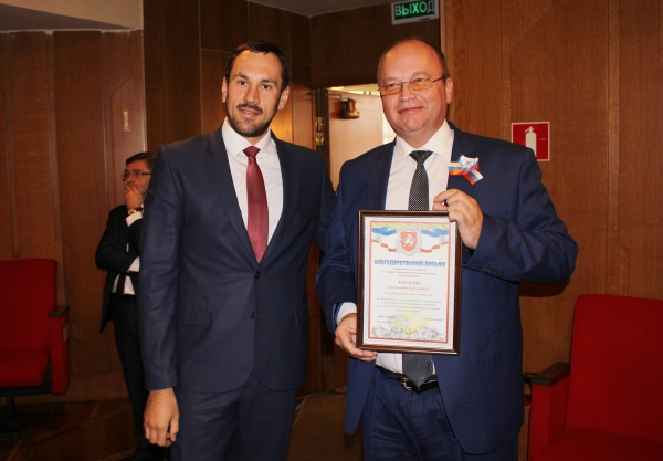 Эффективное взаимодействие всех органов власти Крыма способствует развитию учетно-регистрационной сферы и процветанию республики — Александр Спиридонов - «Госкомрегистр»