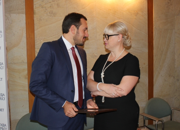 Эффективное взаимодействие всех органов власти Крыма способствует развитию учетно-регистрационной сферы и процветанию республики — Александр Спиридонов - «Госкомрегистр»