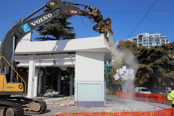 Сносу скандального торгового комплекса на Ялтинской набережной предшествовало 49 судебных заседаний — Александр Спиридонов - «Госкомрегистр»