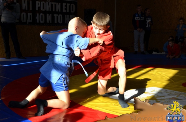 В Керчи проходит открытое первенство по самбо - «Керчь»
