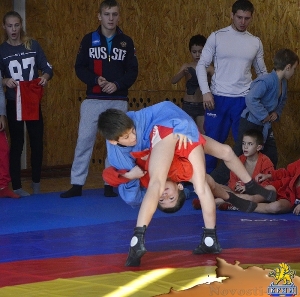 В Керчи проходит открытое первенство по самбо - «Керчь»