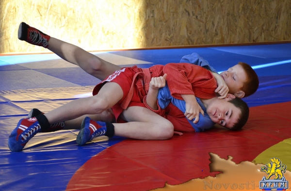 В Керчи проходит открытое первенство по самбо - «Керчь»