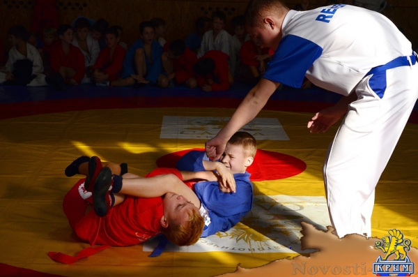 В Керчи проходит открытое первенство по самбо - «Керчь»