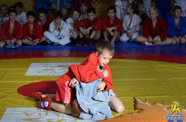 В Керчи проходит открытое первенство по самбо - «Керчь»