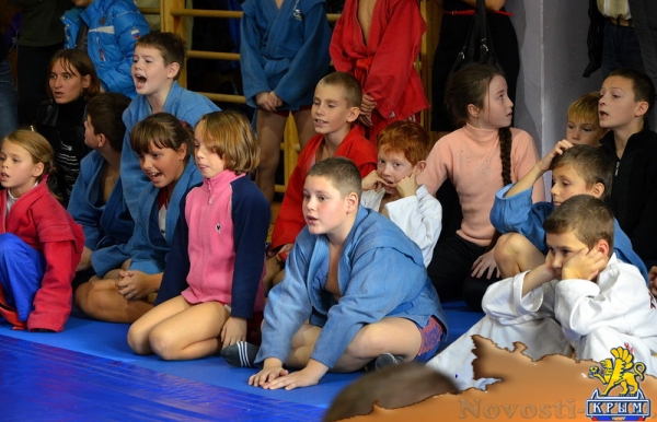 В Керчи проходит открытое первенство по самбо - «Керчь»