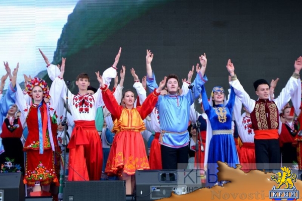 Мероприятия по случаю Дня народного единства в Симферополе - «70 лет Победы»