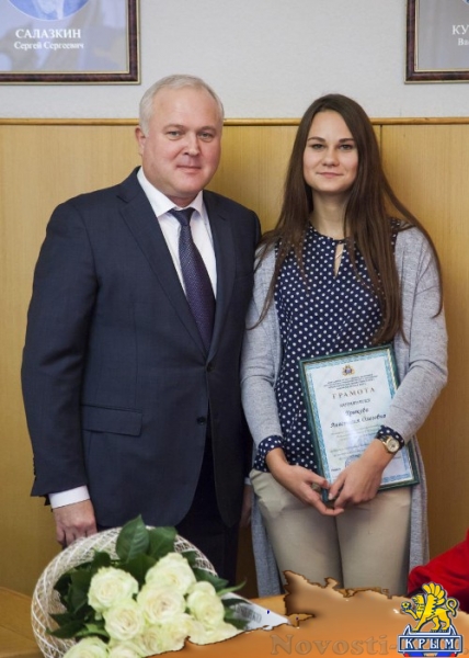 Руководство Крымского федерального университета поздравило двух студентов с достижением мировых спортивных рекордов (ФОТО) - «70 лет Победы»