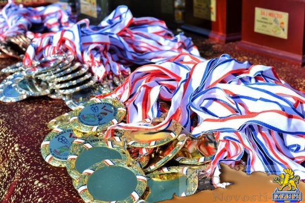 Крымские команды заняли 15 призовых мест на осеннем детско-юношеском футбольном турнире «ArenaYevpatoriaCup-2016» (ФОТО) - «Политика Крыма»