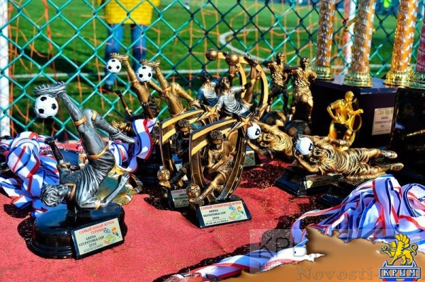 Крымские команды заняли 15 призовых мест на осеннем детско-юношеском футбольном турнире «ArenaYevpatoriaCup-2016» (ФОТО) - «Политика Крыма»