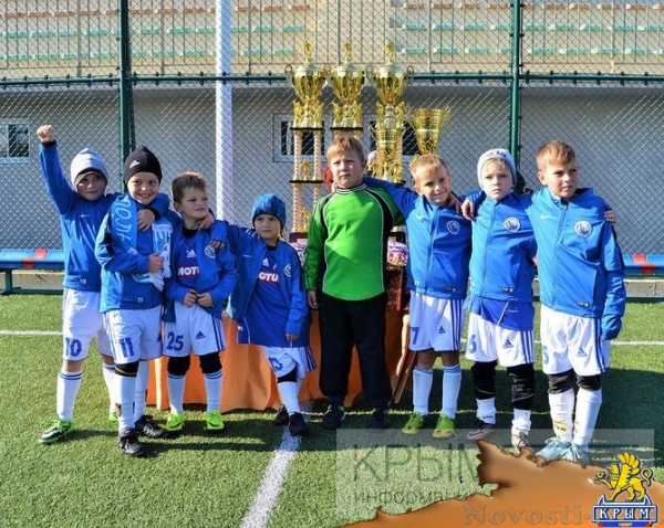 Крымские команды заняли 15 призовых мест на осеннем детско-юношеском футбольном турнире «ArenaYevpatoriaCup-2016» (ФОТО) - «Политика Крыма»