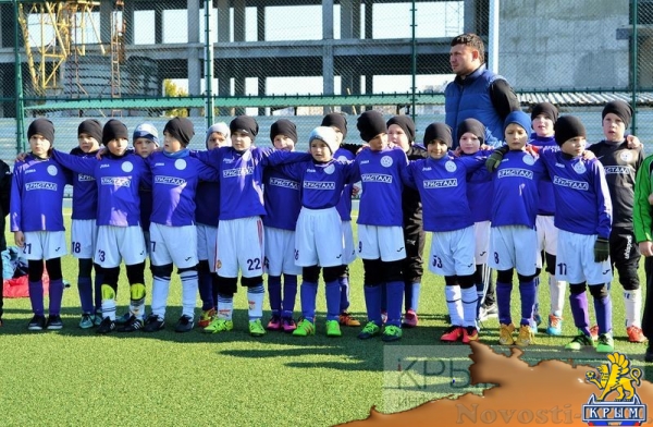 Крымские команды заняли 15 призовых мест на осеннем детско-юношеском футбольном турнире «ArenaYevpatoriaCup-2016» (ФОТО) - «Политика Крыма»