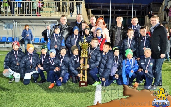Крымские команды заняли 15 призовых мест на осеннем детско-юношеском футбольном турнире «ArenaYevpatoriaCup-2016» (ФОТО) - «Политика Крыма»