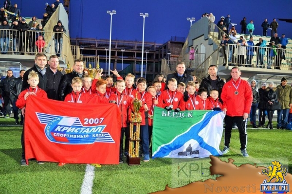 Крымские команды заняли 15 призовых мест на осеннем детско-юношеском футбольном турнире «ArenaYevpatoriaCup-2016» (ФОТО) - «Политика Крыма»