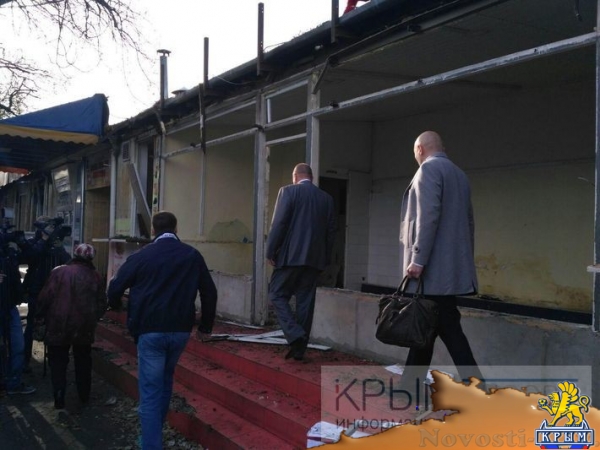 Снос шести незаконных торговых объектов начался на Центральном рынке Симферополя – двое владельцев отказались от самостоятельного демонтажа (ФОТО) - «Общество Крыма»