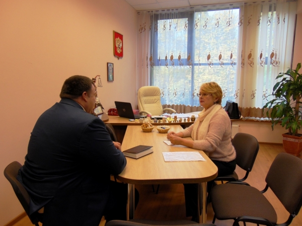 Людмила Лубина обсудила вопросы соблюдения прав человека с главным советником департамента внутренней политики Полпредства президента - «Правам человека»