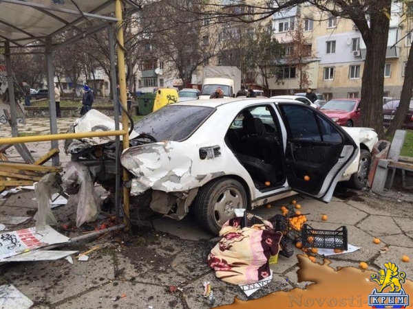 Автомобиль врезался в остановку в Симферополе, один человек погиб (ФОТО) - «Экономика Крыма»