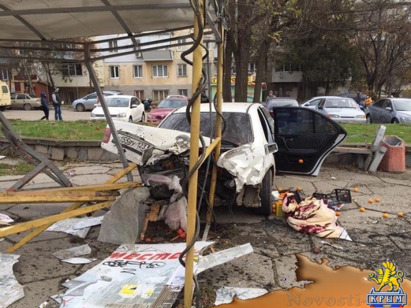 Автомобиль врезался в остановку в Симферополе, один человек погиб (ФОТО) - «Экономика Крыма»