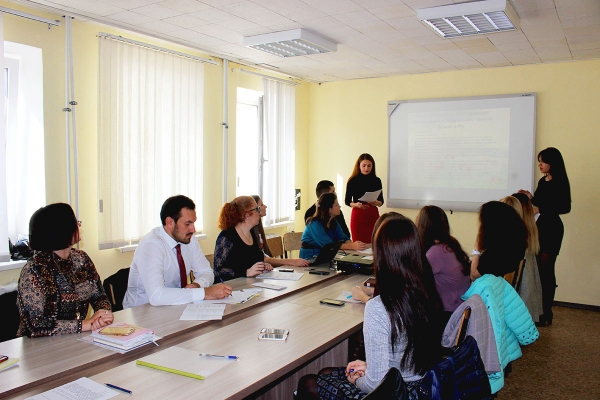 Глава Госкомрегистра ознакомился с презентациями крымских студентов по механизмам регистрации прав на землю - «Госкомрегистр»