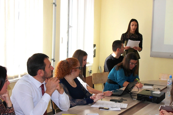 Глава Госкомрегистра ознакомился с презентациями крымских студентов по механизмам регистрации прав на землю - «Госкомрегистр»