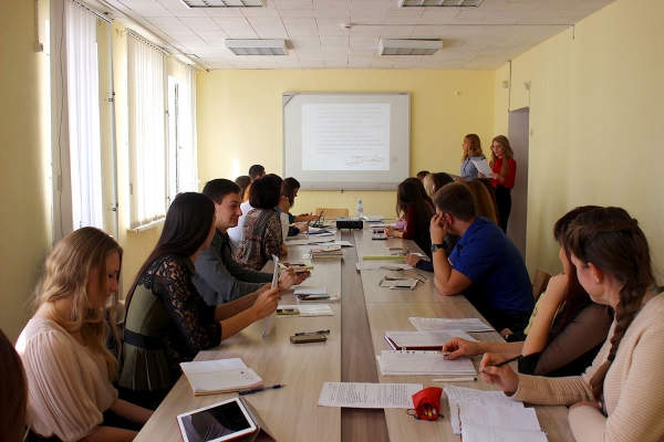 Глава Госкомрегистра ознакомился с презентациями крымских студентов по механизмам регистрации прав на землю - «Госкомрегистр»