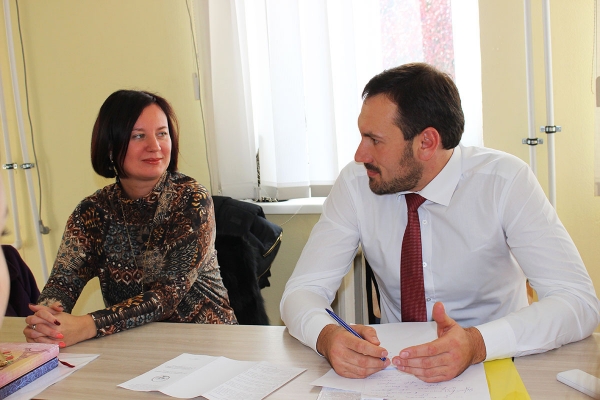 Глава Госкомрегистра ознакомился с презентациями крымских студентов по механизмам регистрации прав на землю - «Госкомрегистр»