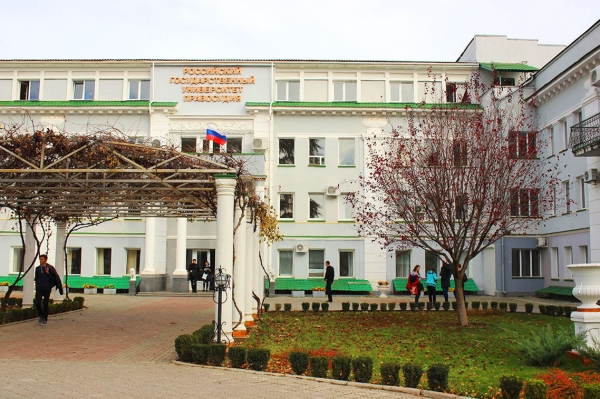 Глава Госкомрегистра ознакомился с презентациями крымских студентов по механизмам регистрации прав на землю - «Госкомрегистр»