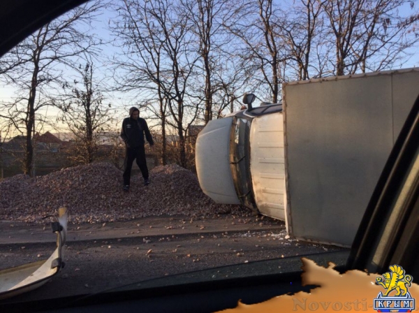 На въезде в Симферополь перевернулась «Газель» со сладостями (ФОТО) - «Симферополь» На въезде в Симферополь перевернулась «Газель» со сладостями (ФОТО) - «Симферополь»