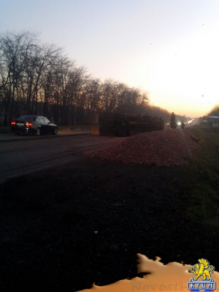 На въезде в Симферополь перевернулась «Газель» со сладостями (ФОТО) - «Симферополь» На въезде в Симферополь перевернулась «Газель» со сладостями (ФОТО) - «Симферополь»