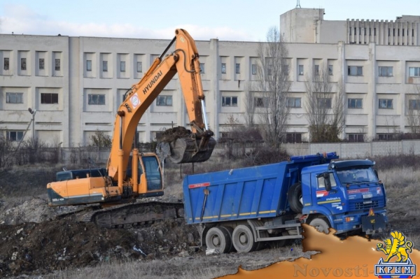 В Симферополе приступили к уборке многолетних свалок (ФОТО) - «Симферополь» В Симферополе приступили к уборке многолетних свалок (ФОТО) - «Симферополь»