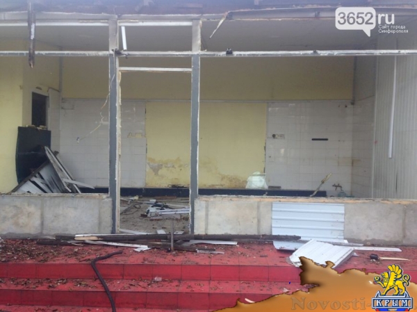 Павильоны снесли - торговля осталась: В Симферополе стихийщики не желают покидать ул. Козлова (ФОТОФАКТ) - «Симферополь»