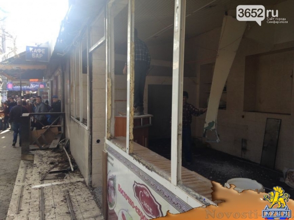 Павильоны снесли - торговля осталась: В Симферополе стихийщики не желают покидать ул. Козлова (ФОТОФАКТ) - «Симферополь»