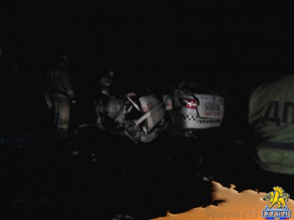 Ночью в Симферополе насмерть разбился таксист (ФОТО, обновлено) - «Симферополь»