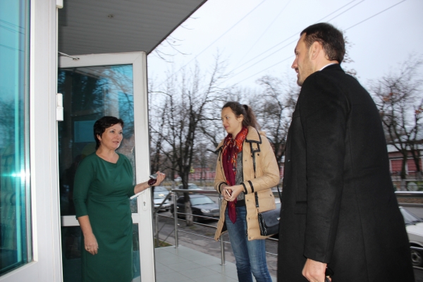 Госкомрегистр, учитывая опыт Ростовской области, будет и дальше усиливать взаимодействие с «МФЦ» - Александр Спиридонов - «Госкомрегистр»