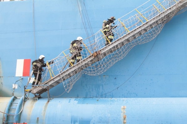 В Севастопольском морском порту тушили корабль «Новороссийск» (ФОТО)  - «Новости Севастополя» В Севастопольском морском порту тушили корабль «Новороссийск» (ФОТО)  - «Новости Севастополя»