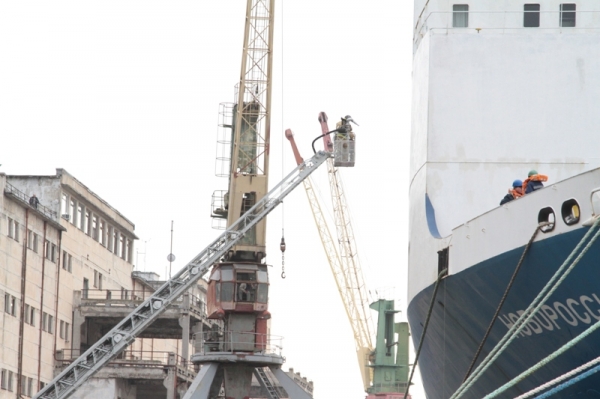 В Севастопольском морском порту тушили корабль «Новороссийск» (ФОТО)  - «Новости Севастополя» В Севастопольском морском порту тушили корабль «Новороссийск» (ФОТО)  - «Новости Севастополя»