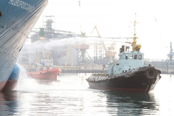 В Севастопольском морском порту тушили корабль «Новороссийск» (ФОТО)  - «Новости Севастополя» В Севастопольском морском порту тушили корабль «Новороссийск» (ФОТО)  - «Новости Севастополя»