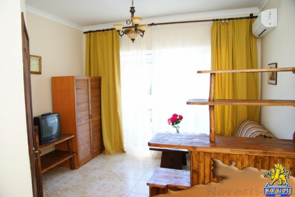 Отдых в Судаке. Отель с бассейном в 100м от моря и видом на крепость Отдых в Крыму 2016 - жильё в Крыму без посредников - «Отдых в Судаке»