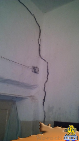 В Керчи 150-летний жилой дом превращается в руины - «Керчь» В Керчи 150-летний жилой дом превращается в руины - «Керчь»