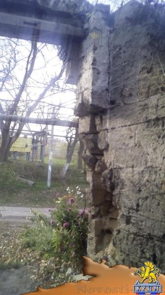 В Керчи 150-летний жилой дом превращается в руины - «Керчь» В Керчи 150-летний жилой дом превращается в руины - «Керчь»