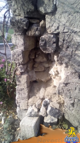 В Керчи 150-летний жилой дом превращается в руины - «Керчь» В Керчи 150-летний жилой дом превращается в руины - «Керчь»