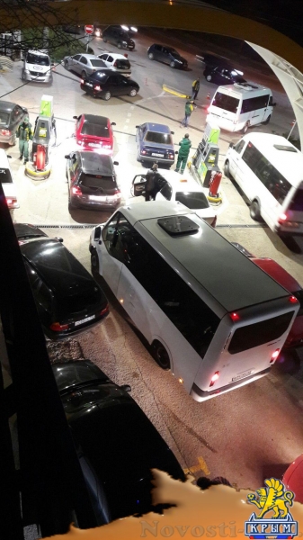 «Чёрная пятница» добралась до заправок Крыма и парализовала движение (ФОТО, ВИДЕО) - «Симферополь»