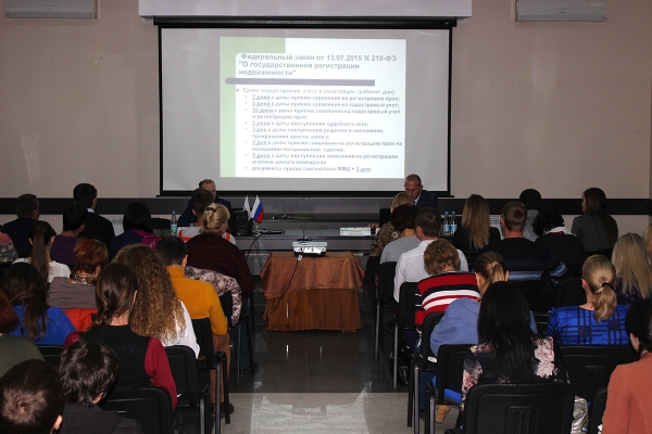 В Крыму обсудили федеральные и региональные новшества в регулировании кадастровой деятельности - «Госкомрегистр»