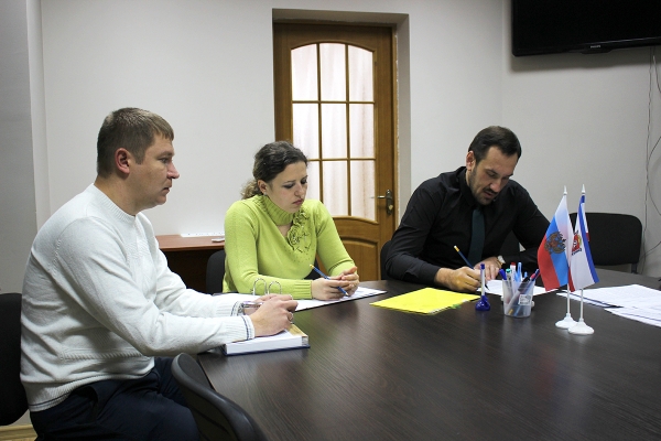 В Госкомрегистр за 4 месяца через специально организованные окна приема поступило более 2,5 тысяч пакетов документов от аграриев - «Госкомрегистр»