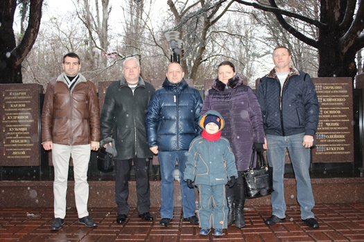 Сотрудники министерства чрезвычайных ситуаций Республики Крым отдали дань памяти у могилы Неизвестного Солдата - «МЧС» Сотрудники министерства чрезвычайных ситуаций Республики Крым отдали дань памяти у могилы Неизвестного Солдата - «МЧС»